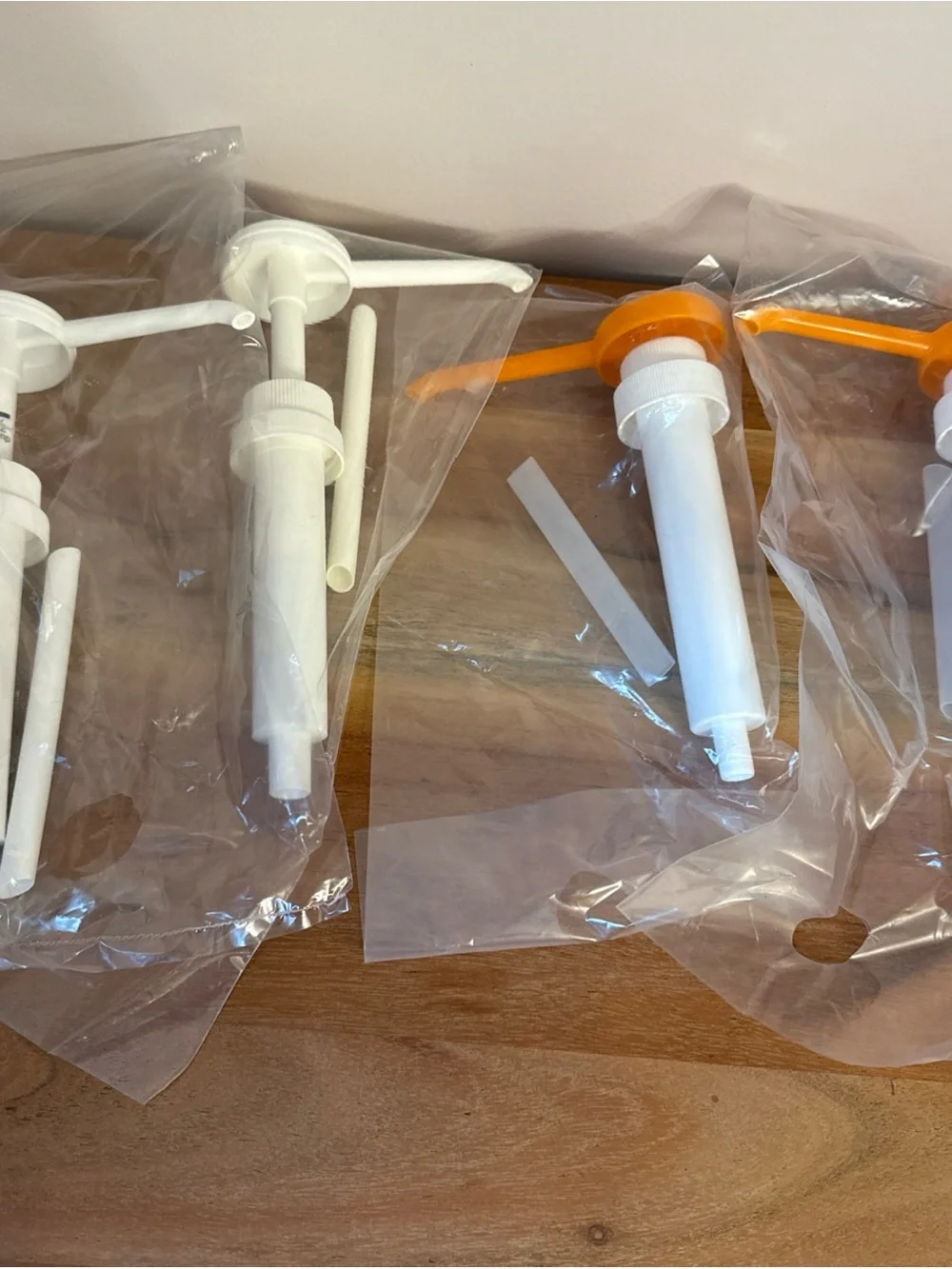 New DUNKIN DONUTS Orange &White 64 oz pump lot of 4 swirl shot pumps only Sealed